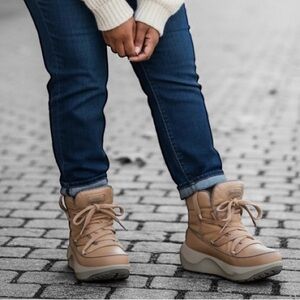 Women's Tan Winter Boots